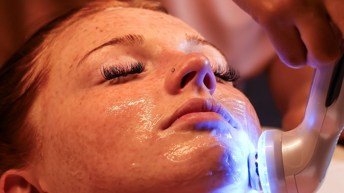 Tratamiento con luz en el rostro