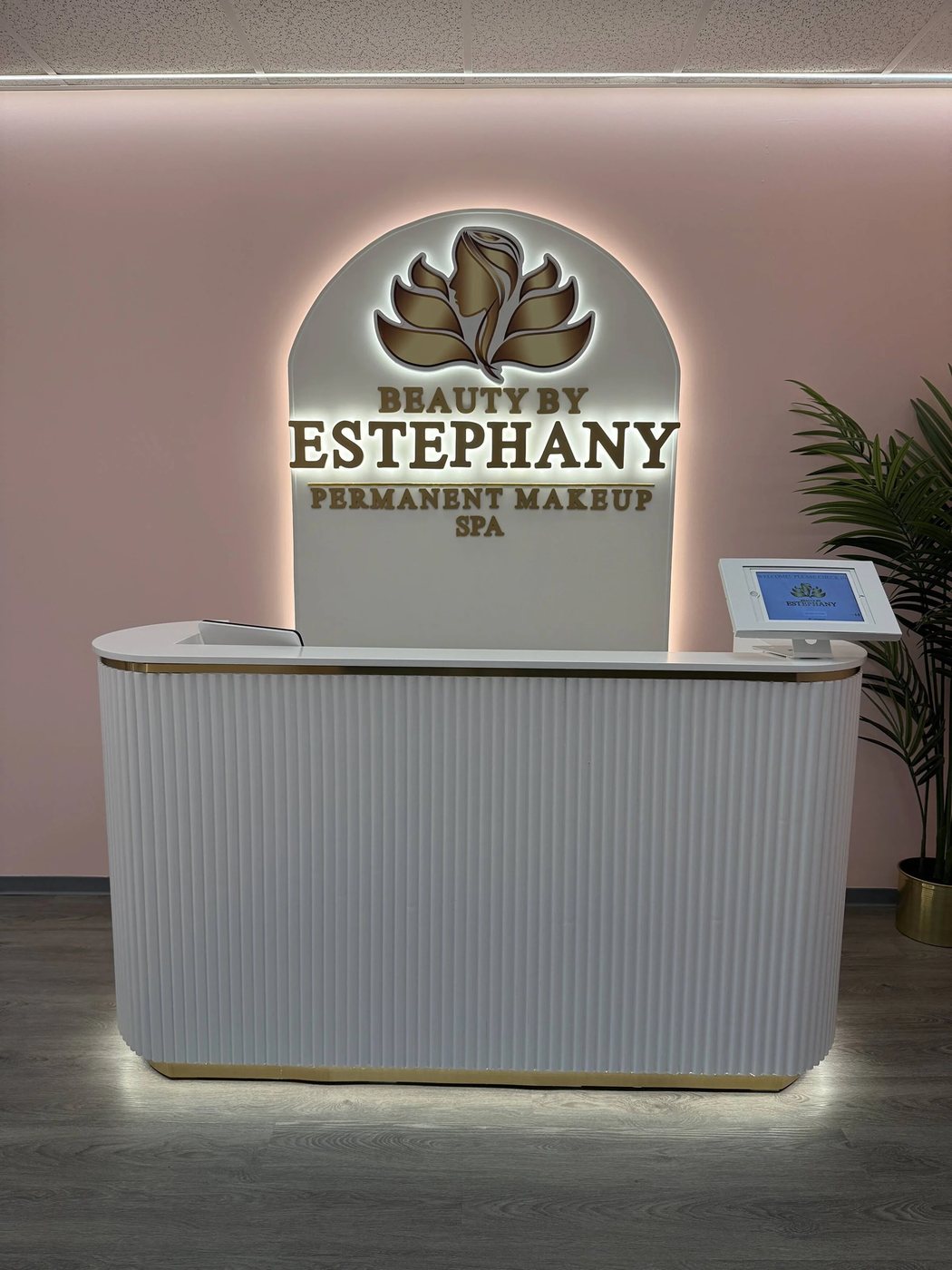 The Beauty by Estephany front desk